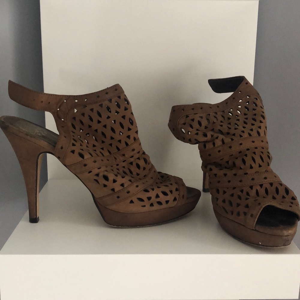 VINCE CAMUTO Open Toe Heel Booties